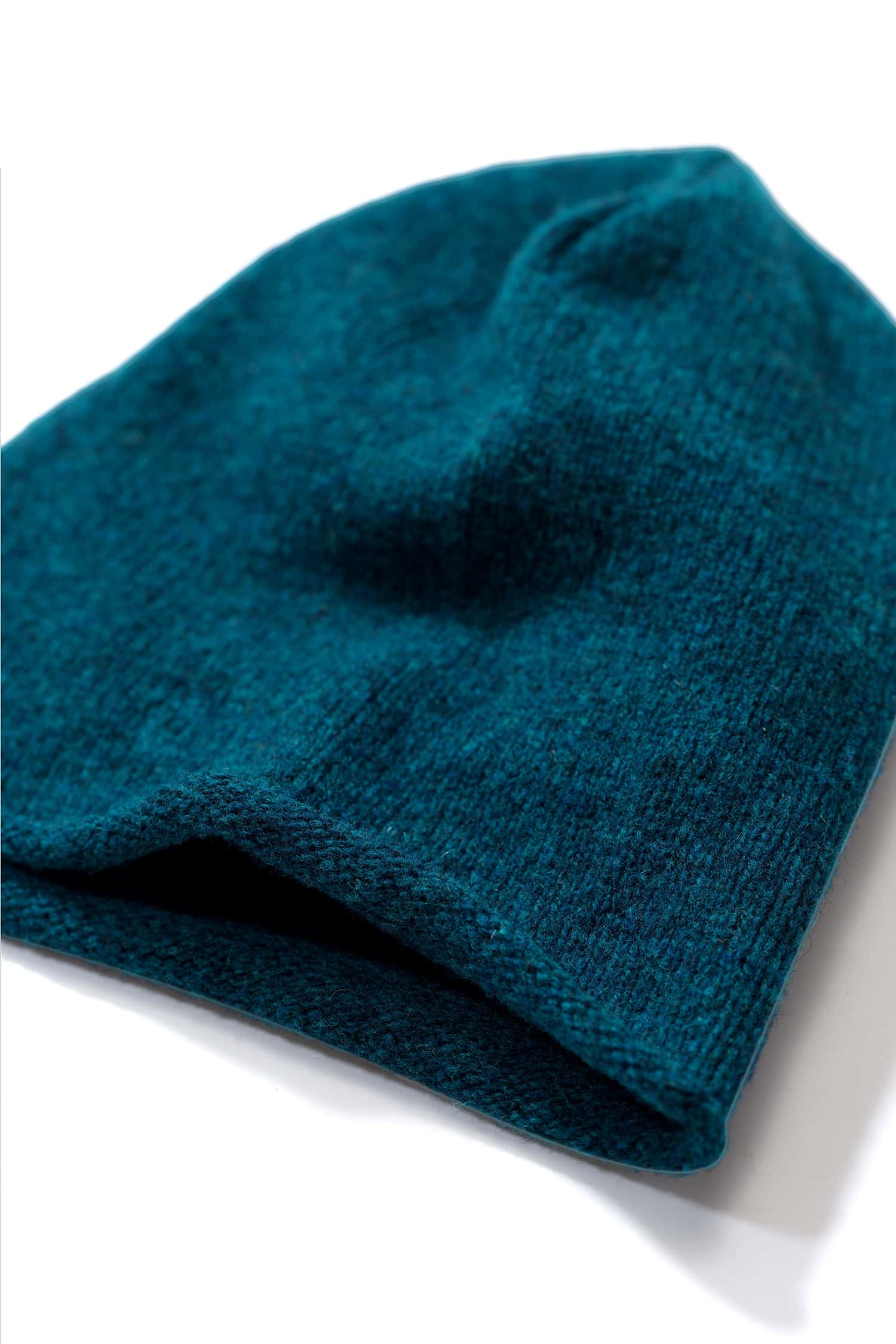 Strickmütze mit Rollrand aus Bio-Wolle seeblau