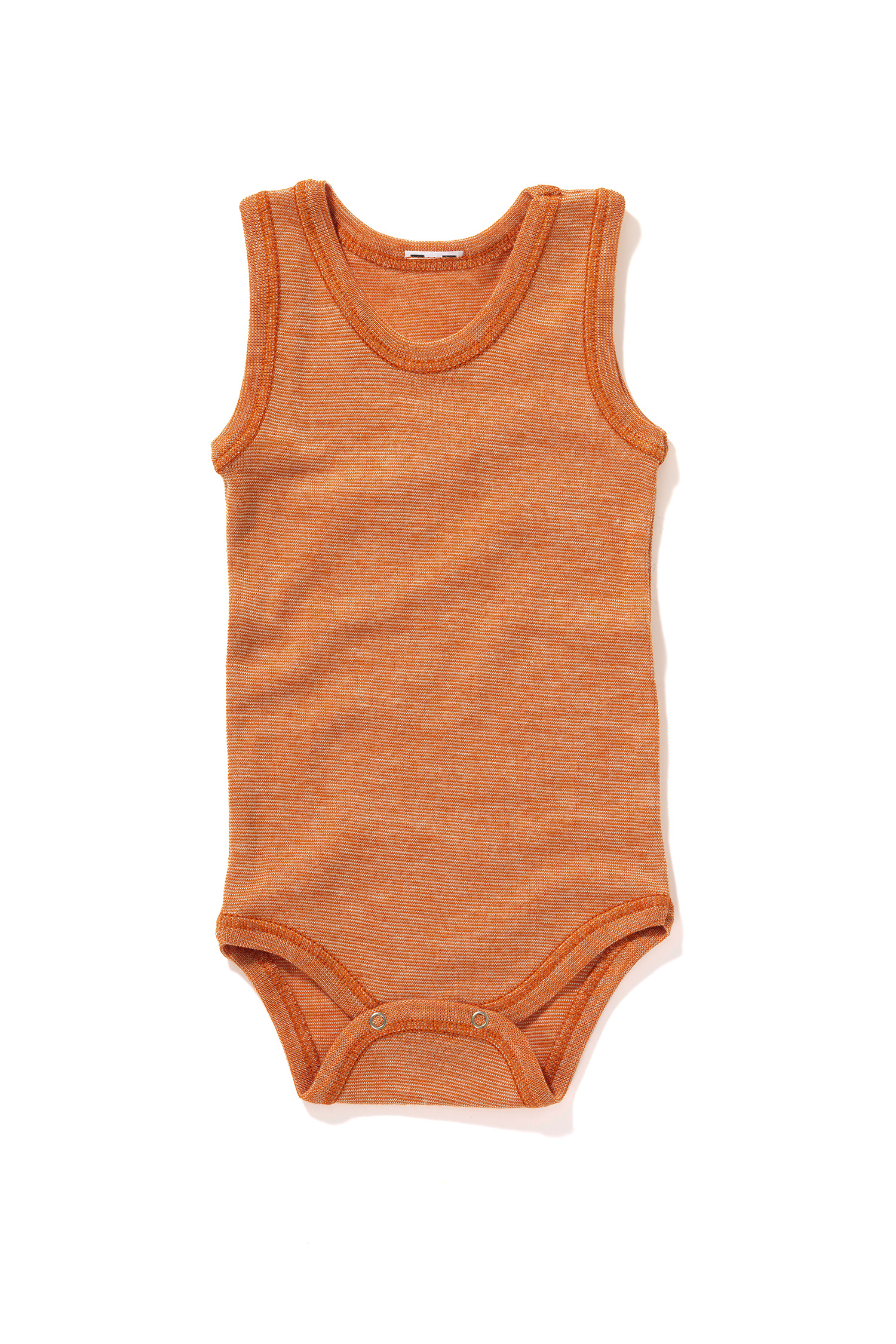 Orangemelierter Babybody aus Bio-Baumwolle, Bio-Merinowolle und Seide, Freisteller