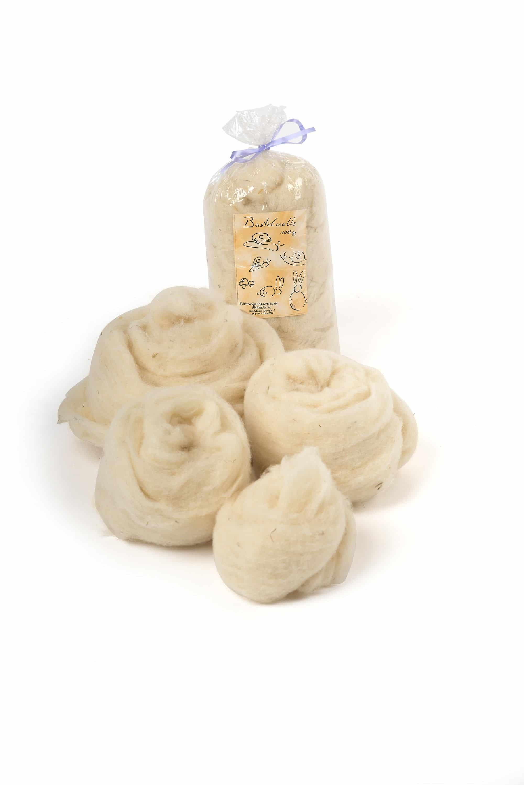Bastelwolle naturweiß 100 g 100g Beutel mit Finkhof Bastelwolle in naturweiß aus bio Wolle (kbT) mit losen Kugeln, Freisteller