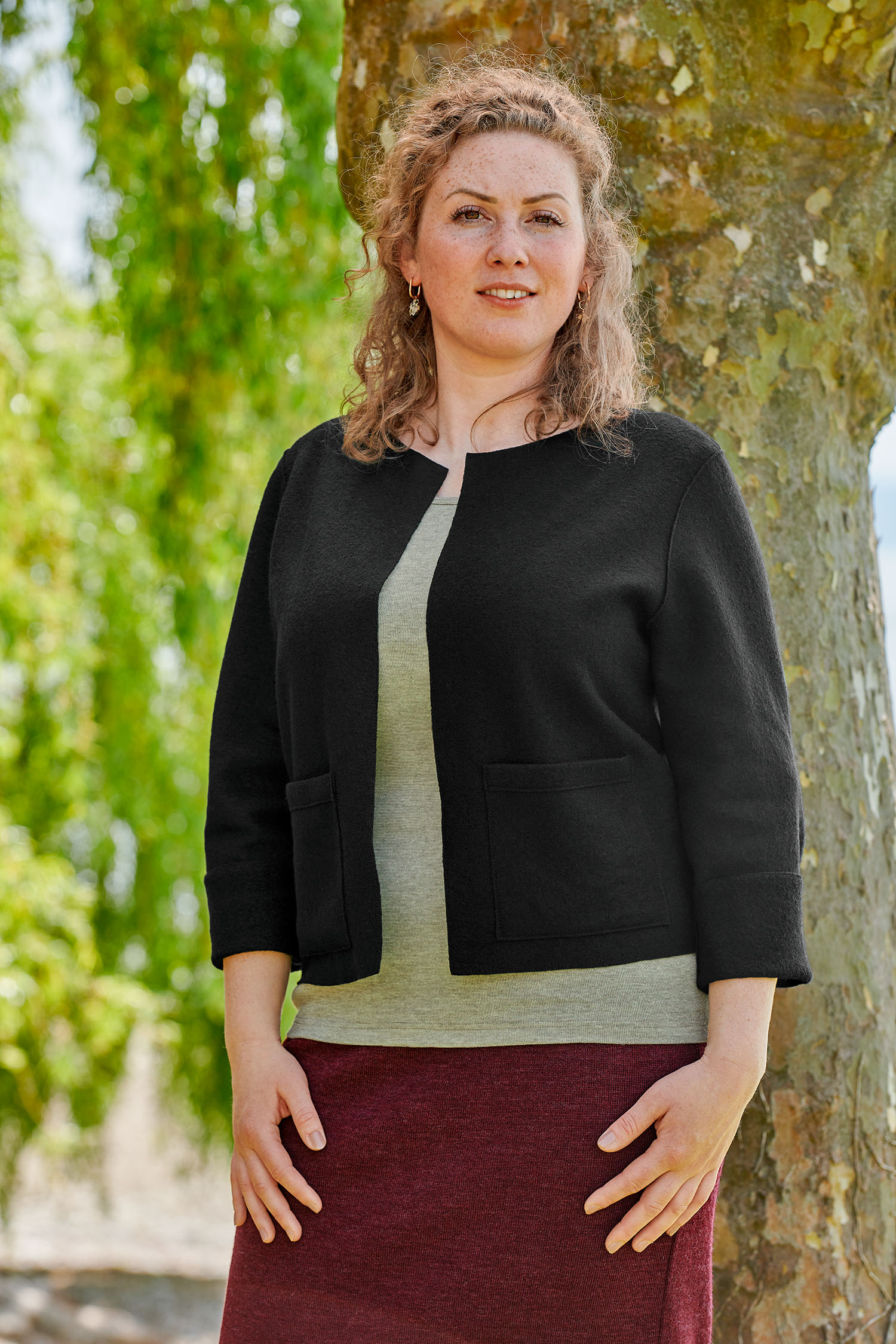 Damen-Kurzjacke aus Feinstrick schwarz Gr. M