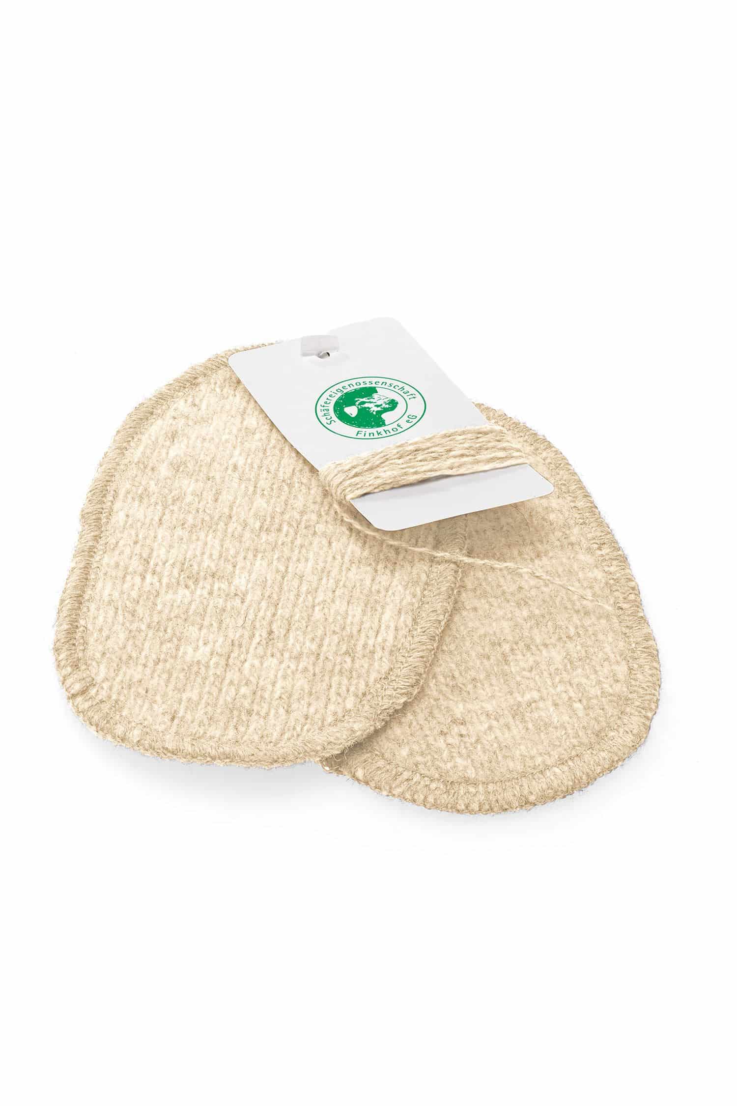 ein Paar naturweiße Ellenbogenpatches aus bio Wolle (kbT) vom Finkhof, Freisteller