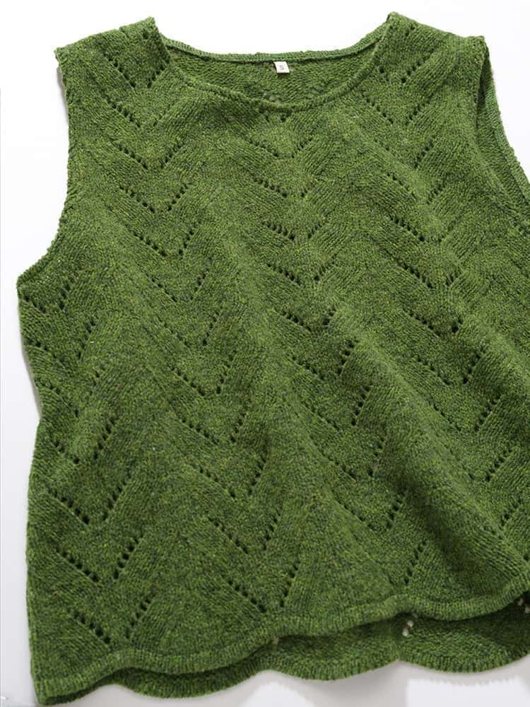 grüner Strickpullunder für Damen mit Ajourmuster aus Bio-Wolle (kbT) vom Finkhof