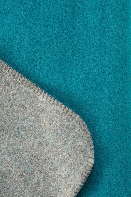 türkise/ graue Finkhof Doubleface Wolldecke aus bio Wolle (kbT) vom Merinolandschaf, Nahaufnahme