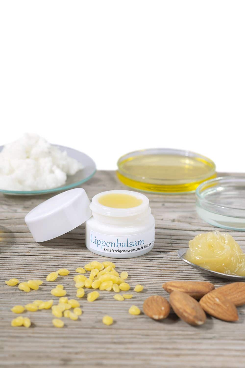 Lippenbalsam 5 ml im offenen Glastiegel – Naturkosmetik mit Olivenöl, Wollwachs & Sheabutter, dekoriert mit Mandeln