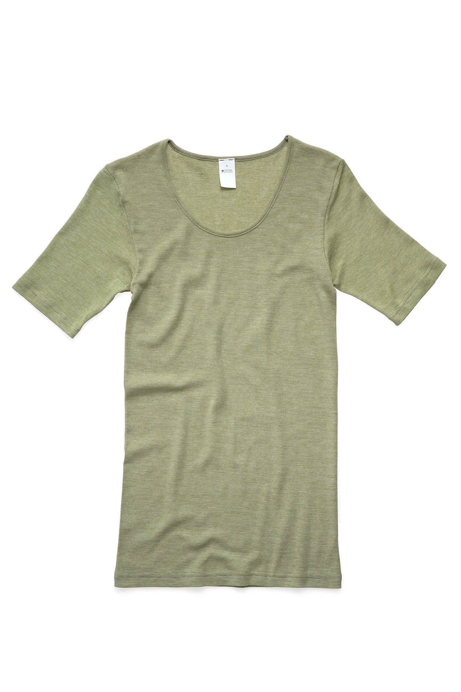 grünes Kurzarmshirt aus bio Baumwolle (kbA), bio Wolle (kbT) und Seide, Freisteller