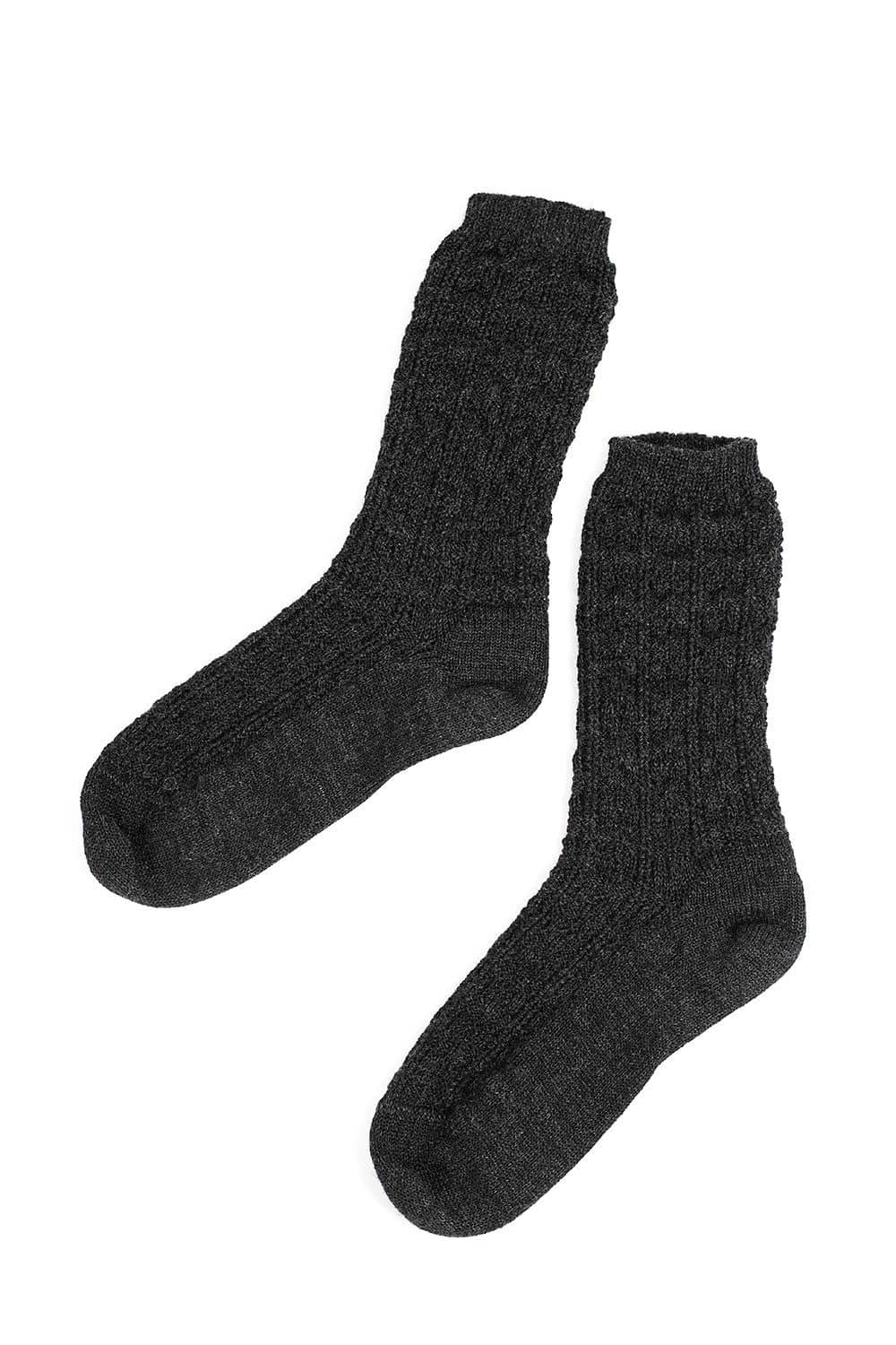ein Paar anthrazitgraue Struktursocken aus bio Wolle (kbT) vom Finkhof, Freisteller
