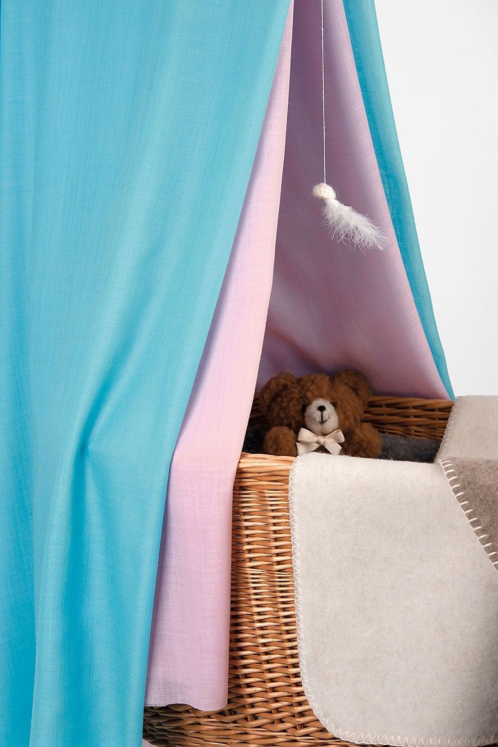 rosa und türkiser Schleier für Babywiege aus Wollmouseline mit bio Wolle (kbT)