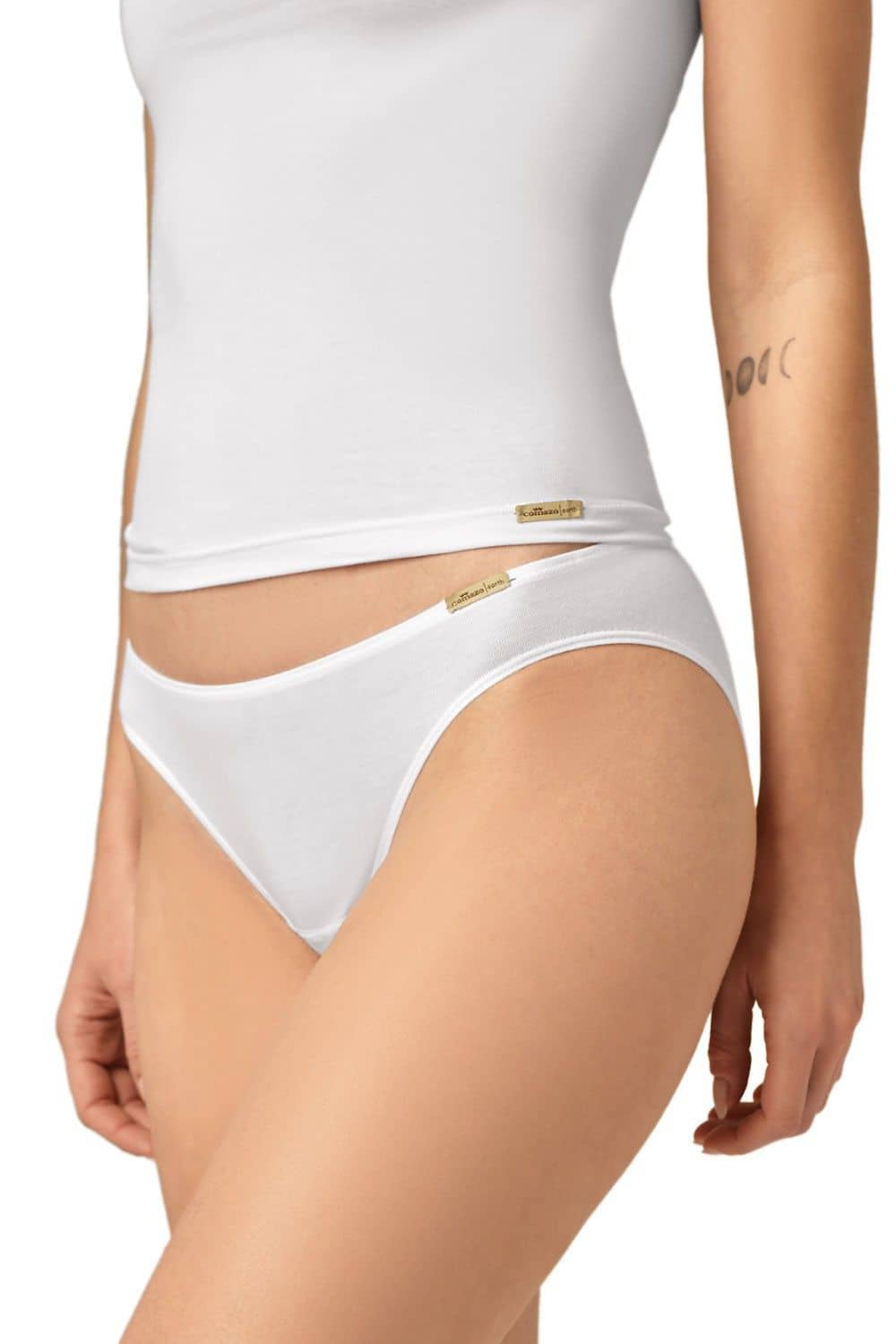 Vorderansicht von Model mit weißem Baumwoll Slip aus bio Baumwolle (kbA) und Elasthan und Top