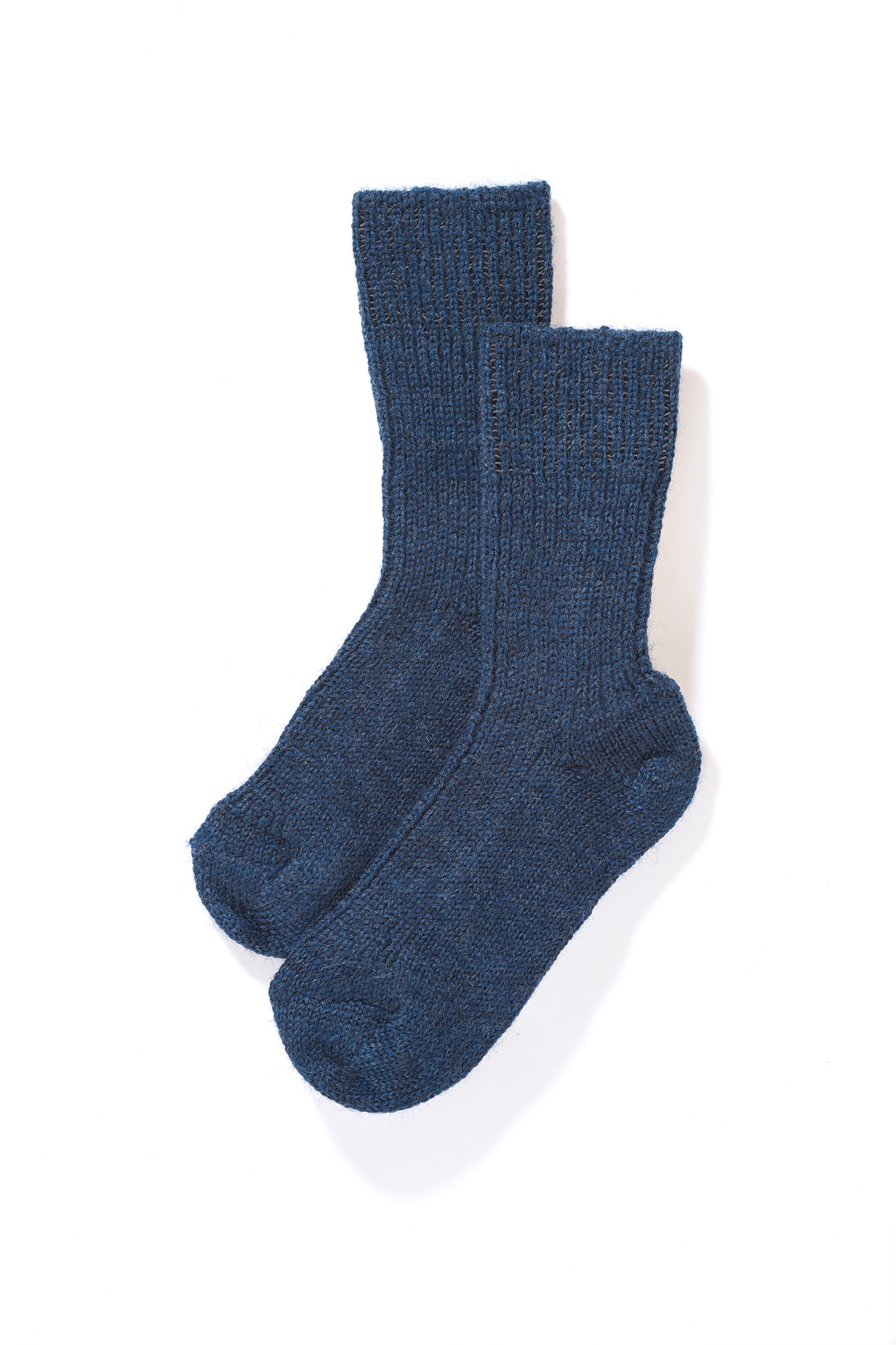 marineblaue Wollsocken aus bio Wolle (kbT), Freisteller