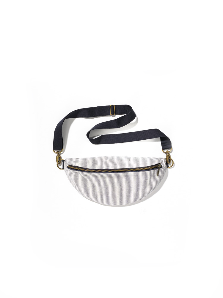 Hüft- und Schultertasche aus Bio-Baumwolle helle Hüft- und Schultertasche aus bio Baumwolle (kbA) vom Finkhof, Freisteller