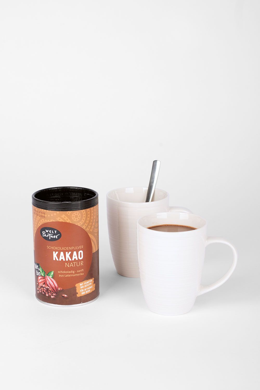 Trinkschokolade von WeltPartner in braunem 250g Verpackungszylinder mit zwei weißen Kakaotassen an der Seite