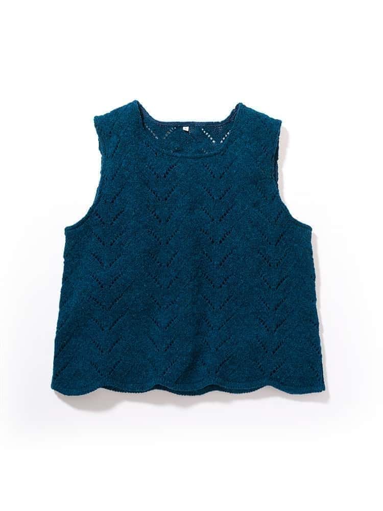 blauer Strickpullunder für Damen mit Ajourmuster vom Finkhof aus Bio-Wolle (kbT), Freisteller