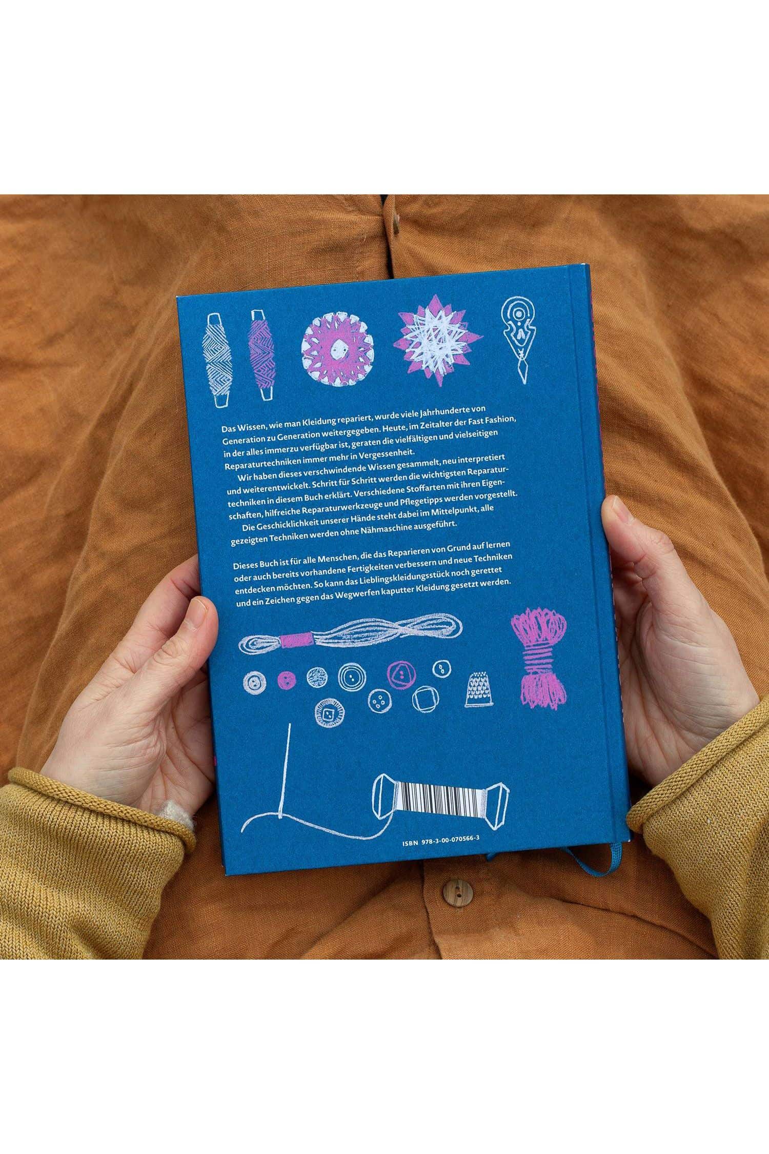 Rückseite vom Buch ,,Nach kaputt kommt schöner - Textile Reparaturen von Hand"