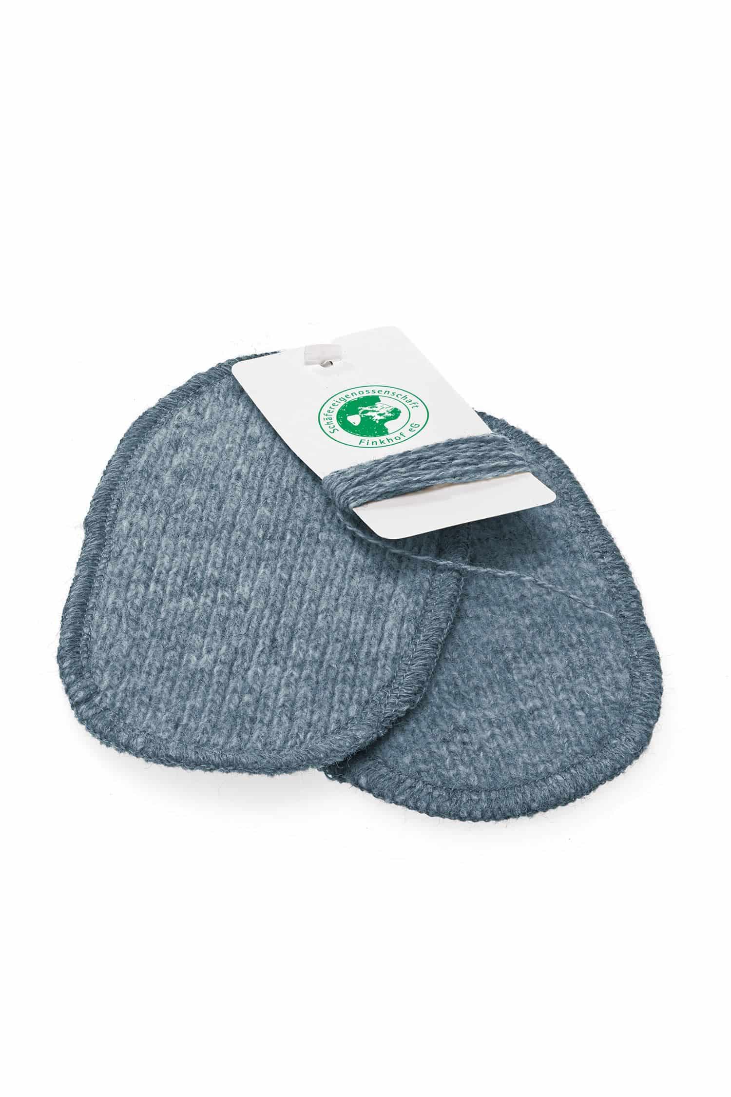 ein Paar rauchblaue Ellenbogen Patches aus bio Wolle (kbT) vom Finkhof, Freisteller