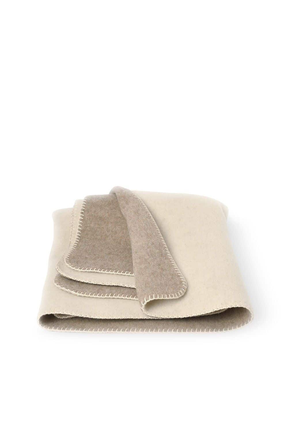 Wolldecke in naturweiß und beige aus bio Wolle (kbT), Freisteller