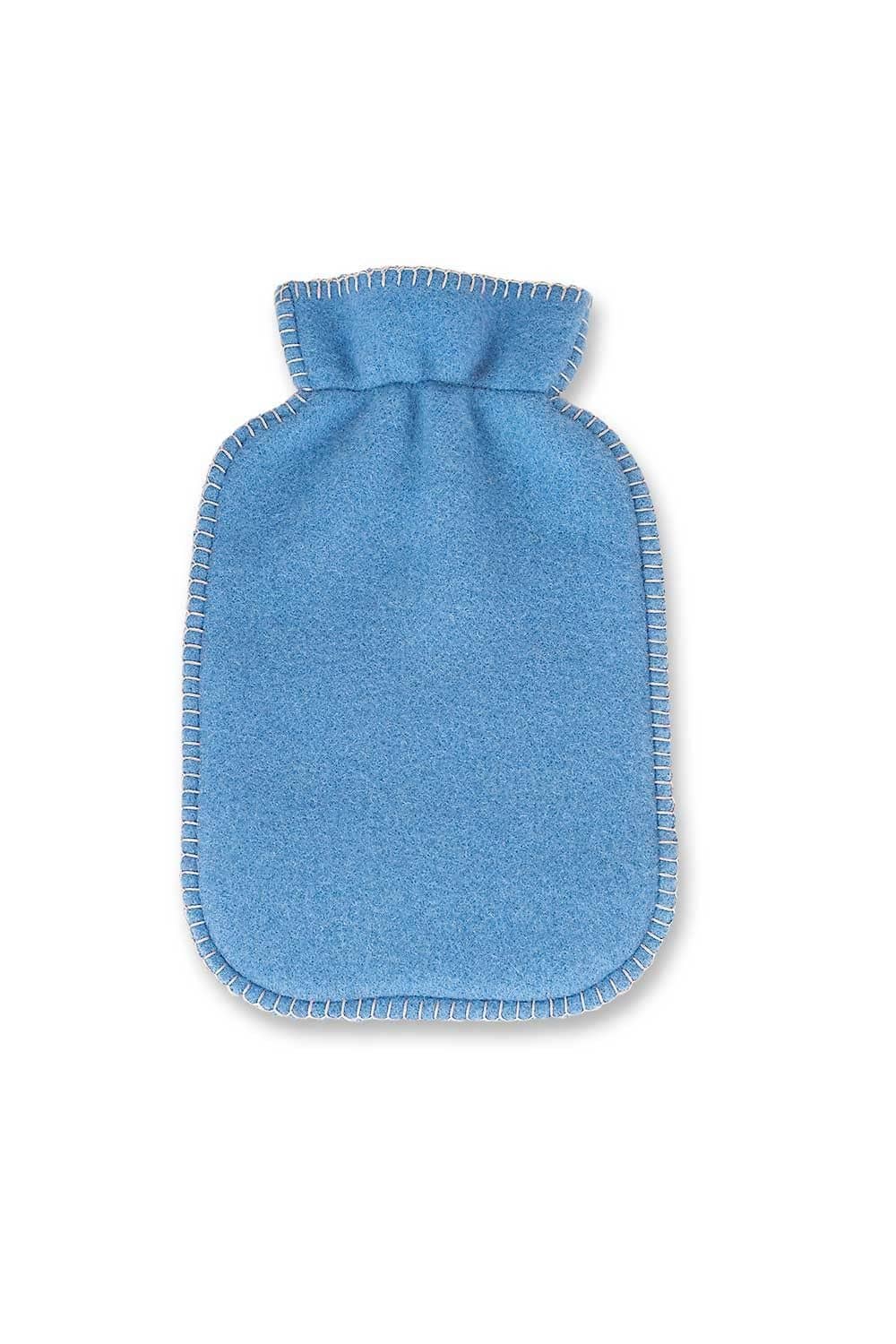 hellblauer Wärmflaschenbezug aus bio Wolle (kbT) vom Finkhof, Freisteller