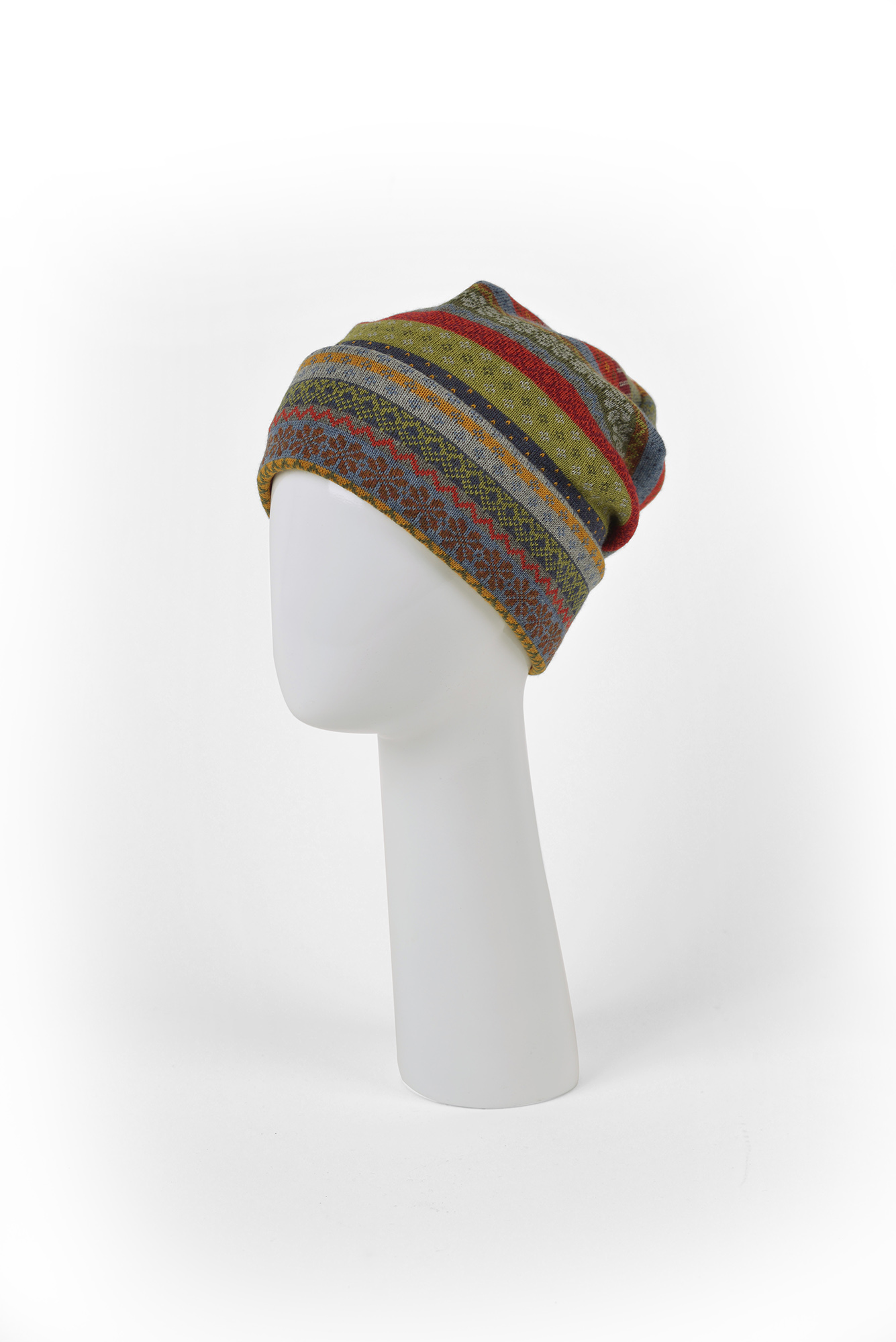gemusterte Mütze Oslo aus Schurwolle auf Puppenkopf