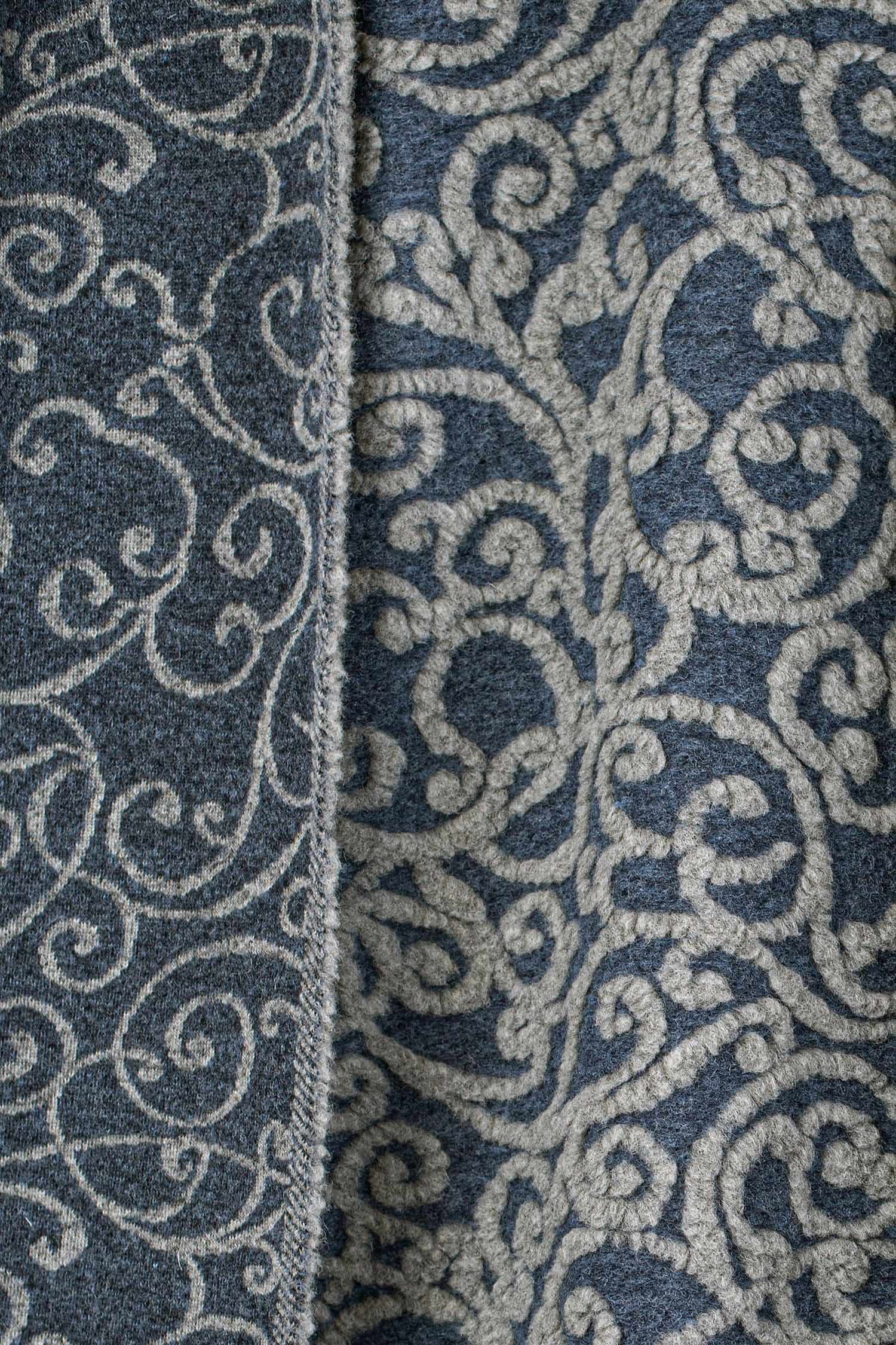 Stoffbahn aus Strickstoff mit Muster in blau grau aus bio Wolle (kbT) und bio Baumwolle (kbA)