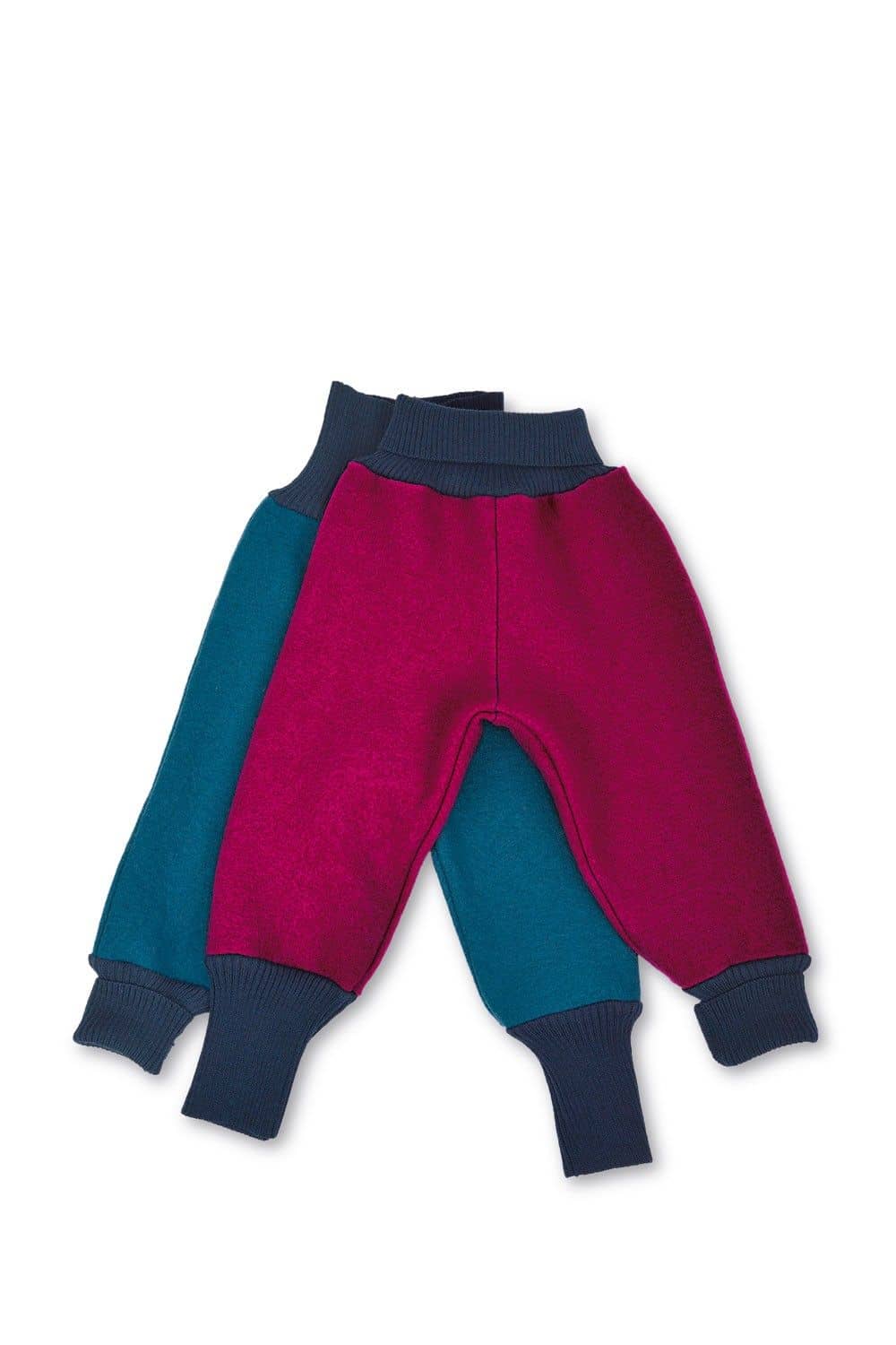 pinke und türkise Walkhose aus bio Wolle (kbT) vom Finkhof auf weißem Untergrund