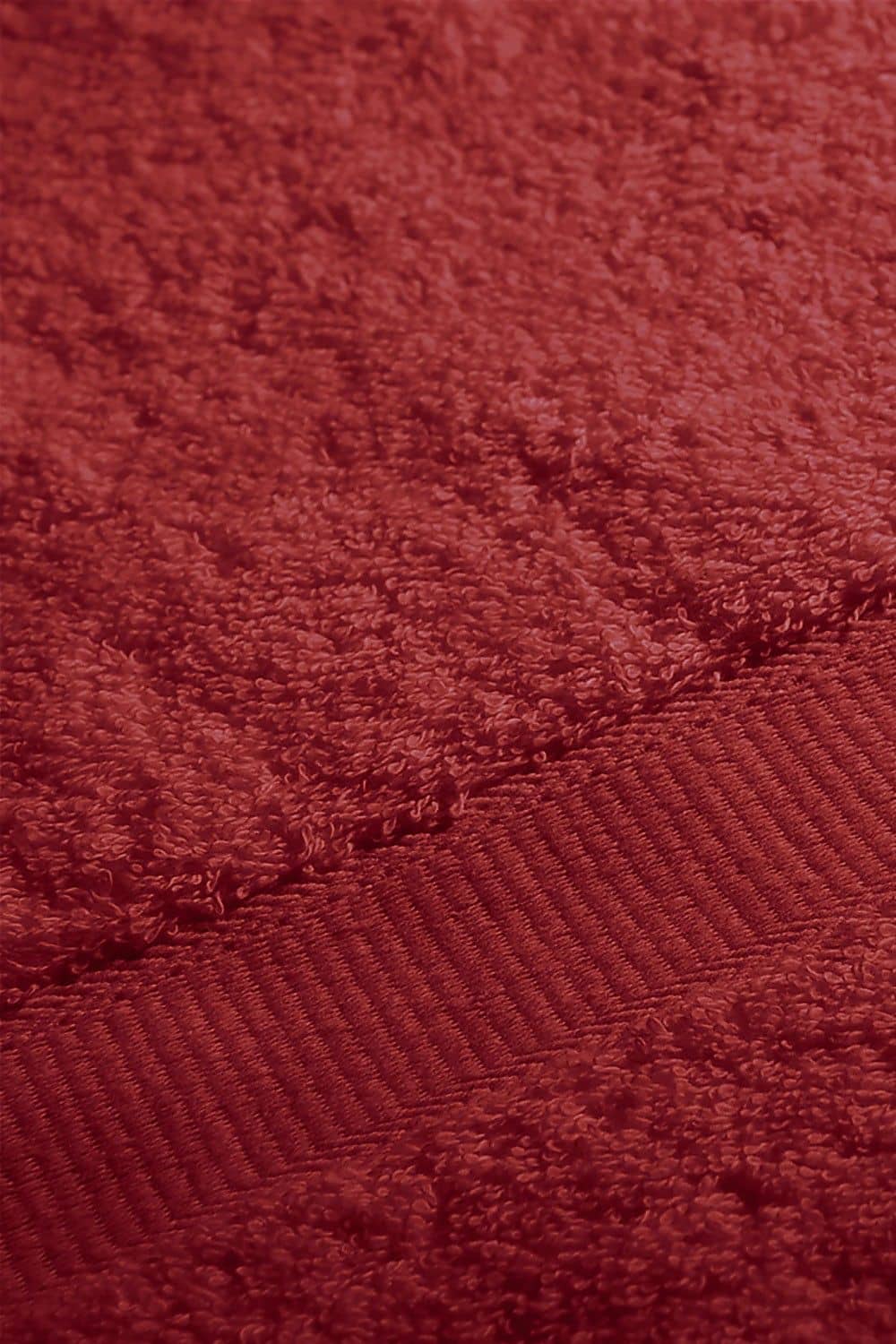 Detailaufnahme von rotem Duschtuch aus bio Baumwolle (kbA) mit 70x140cm