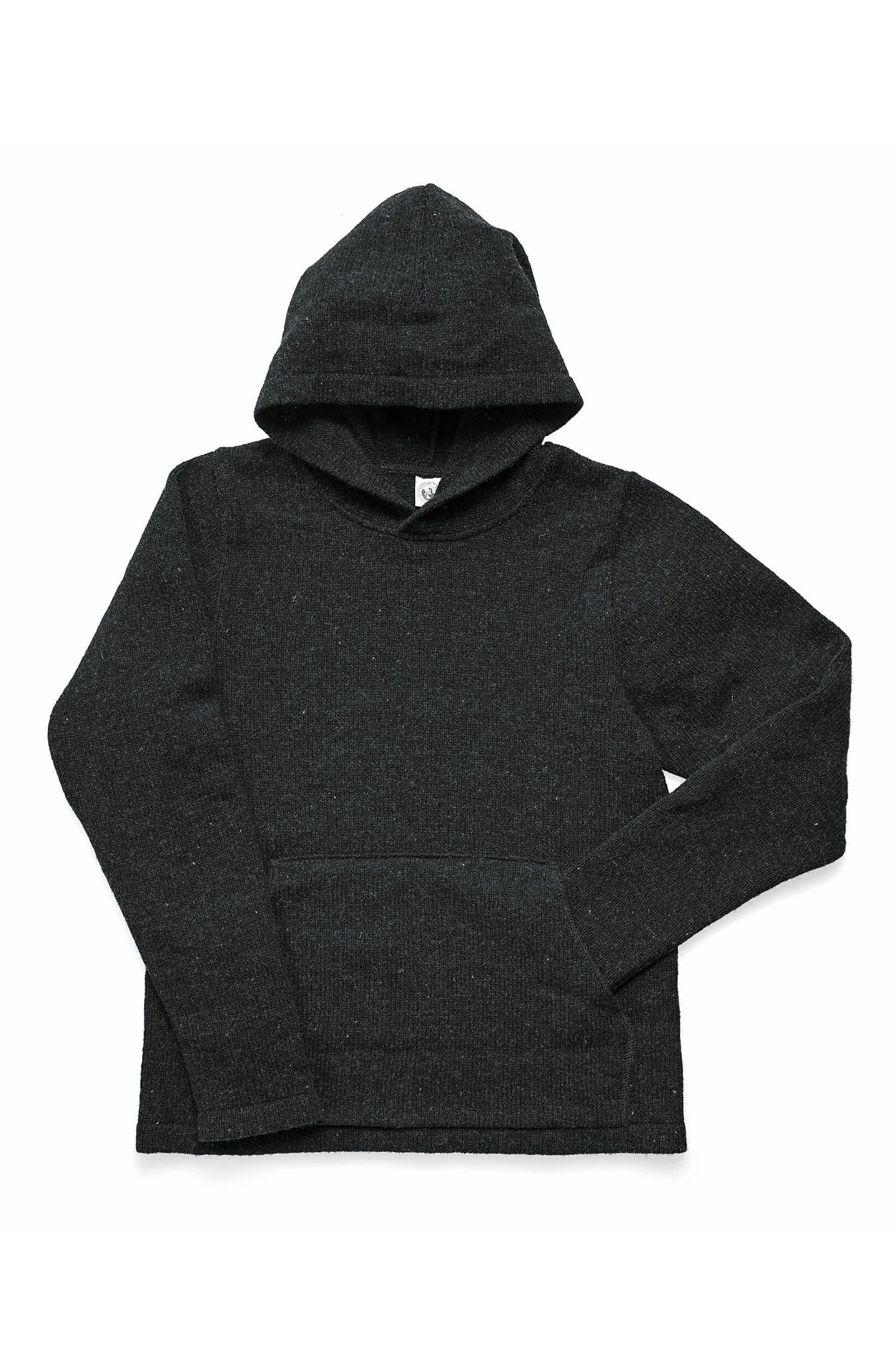 dunkelgrauer Kapuzenpullover aus bio Merinowolle (kbT) vom Finkhof, Freisteller