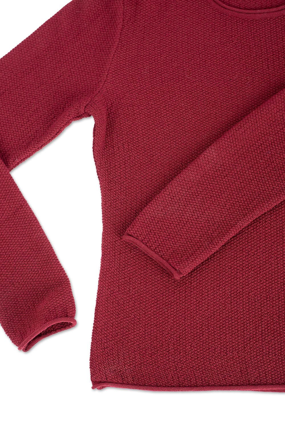 Detailfoto von bordeauxrotem Wollshirt aus bio Wolle (kbT) vom Finkhof