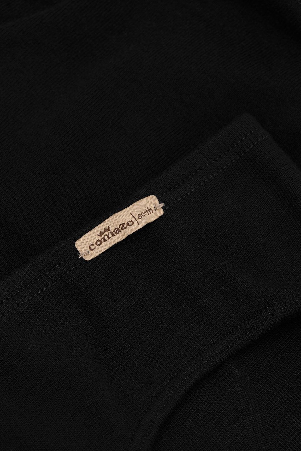 Detailaufnahme vom Etikett der schwarzen Unterhose aus bio Baumwolle (kbA)