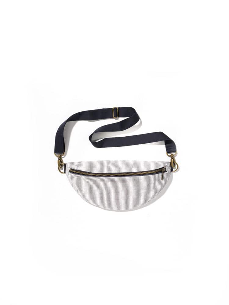 Hüft- und Schultertasche aus Bio-Baumwolle helle Hüft- und Schultertasche aus bio Baumwolle (kbA) vom Finkhof, Freisteller