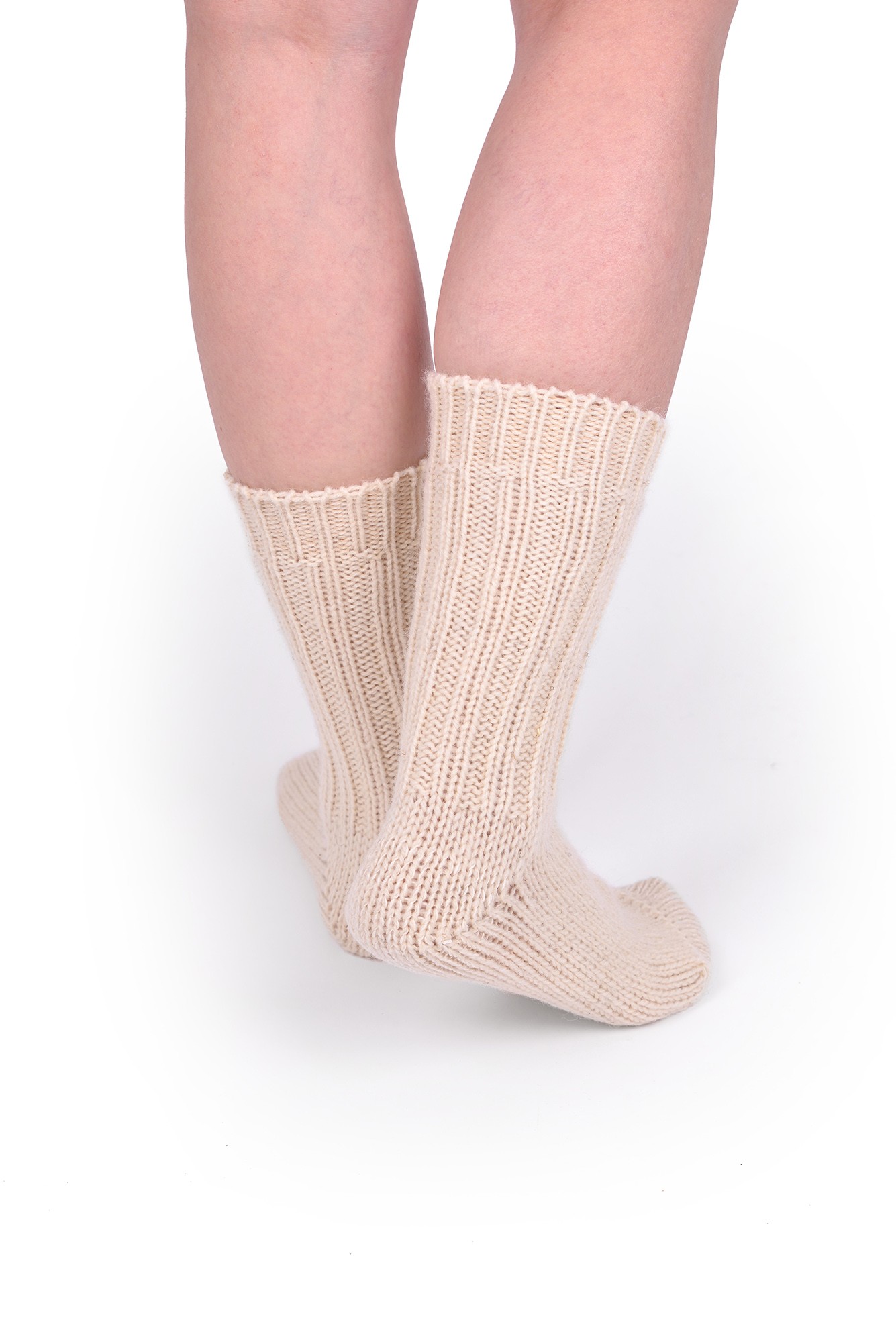 Dicke Finkhof-Socken aus reiner Bio-Schurwolle Rückansicht von naturweißen dicken Wollsocken aus bio Merinowolle (kbT) vom Finkhof