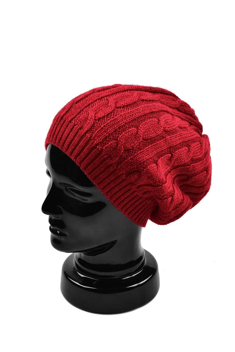 rote Ballonmütze aus bio Merinowolle (kbT) vom Finkhof auf einem Puppenkopf