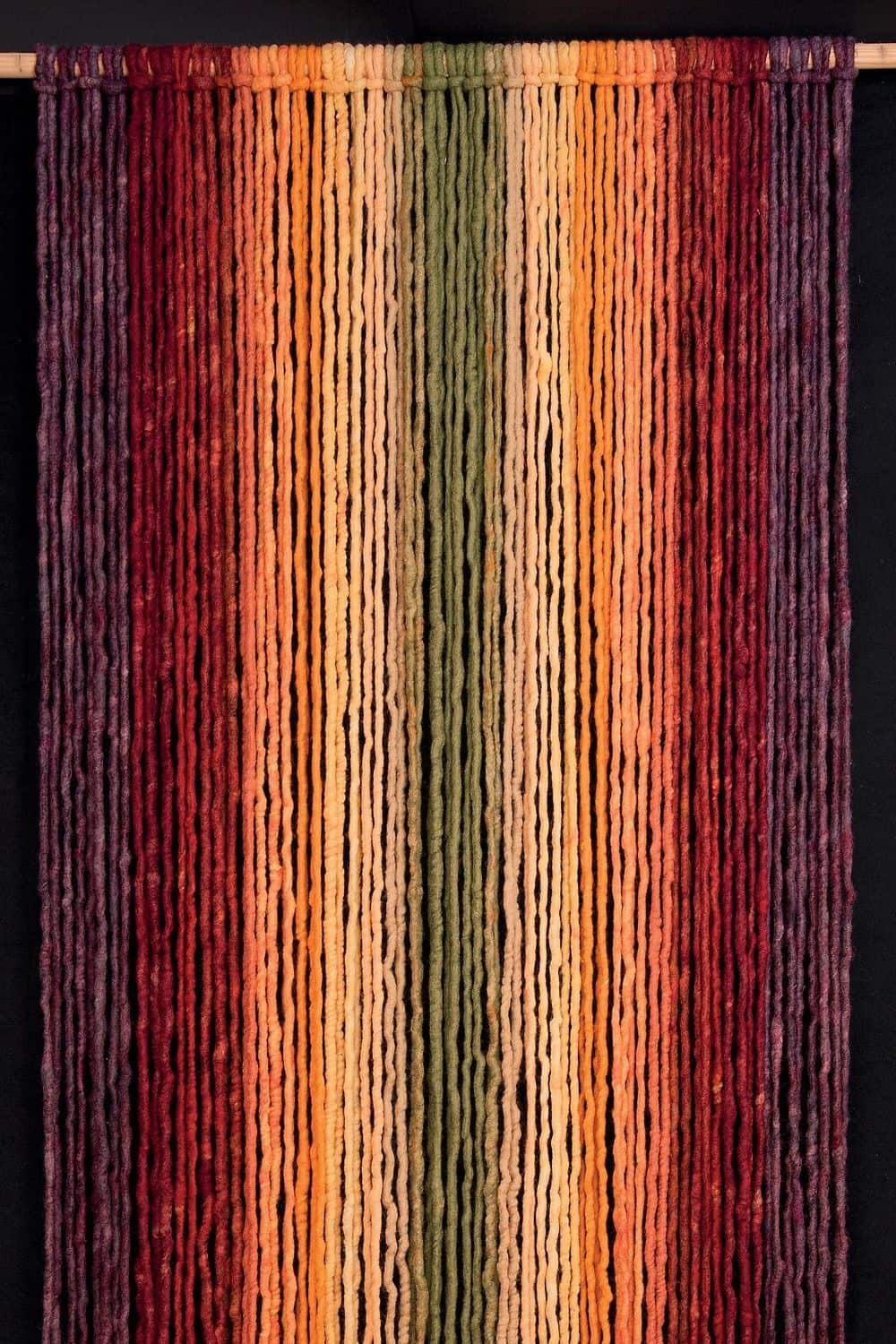 bunter Türvorhang in herbstlich gedeckten Farben aus Schurwolle und Jute vom Finkhof
