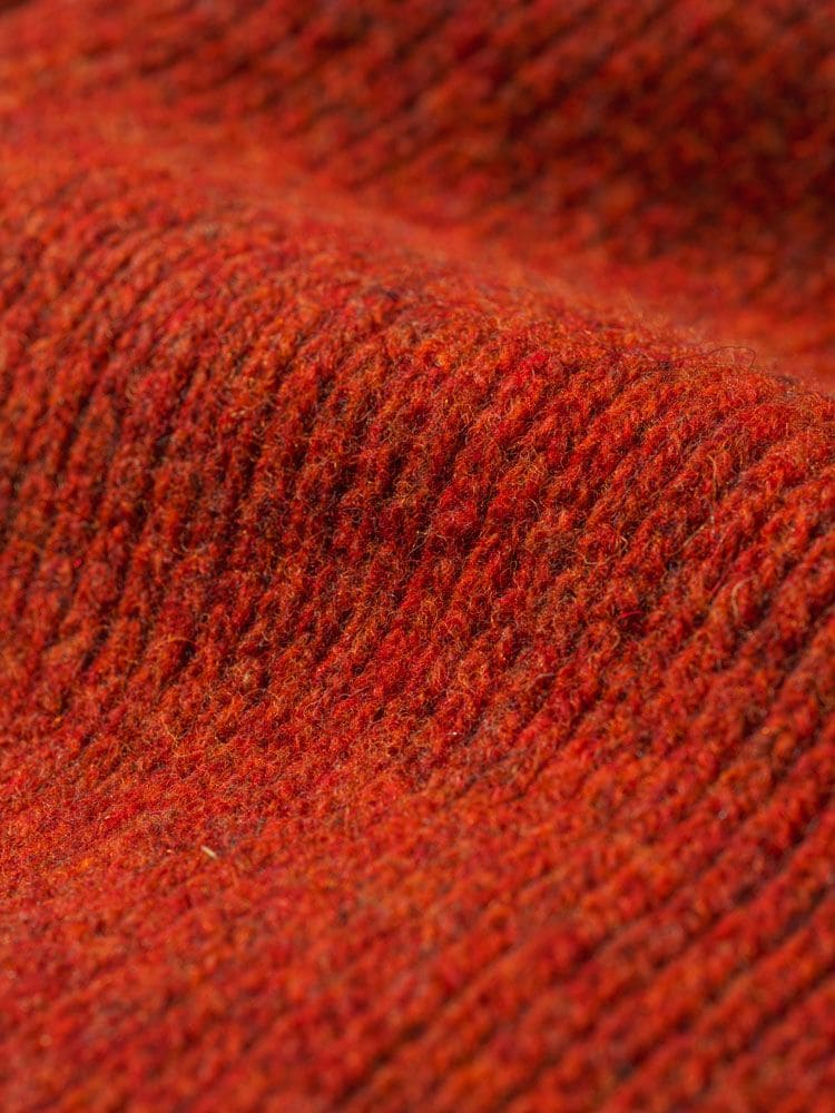 Struktur der roten Finkhof Wollwalk Kapuzenjacke aus bio Wolle (kbT)