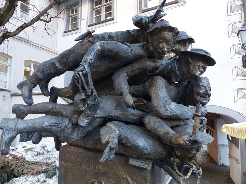 Spuckbrunnen_die_verdruckten_Allgaeuer Spuckbrunnen mit den verdruckten Allgäuern