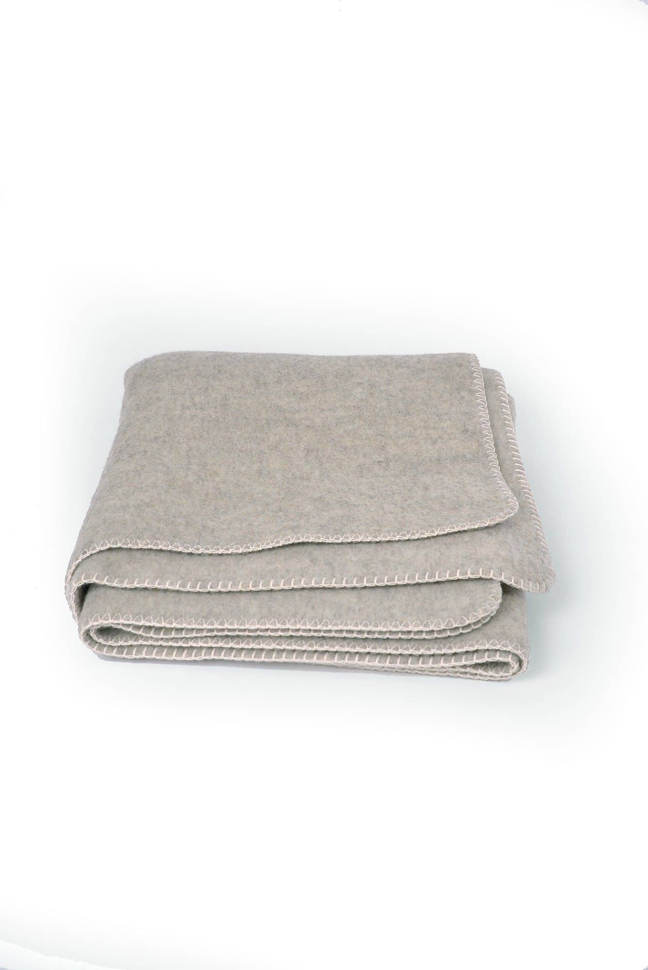hellgraue Wolldecke aus bio Wolle (kbT) vom Finkhof Merinolandschaf, Freisteller