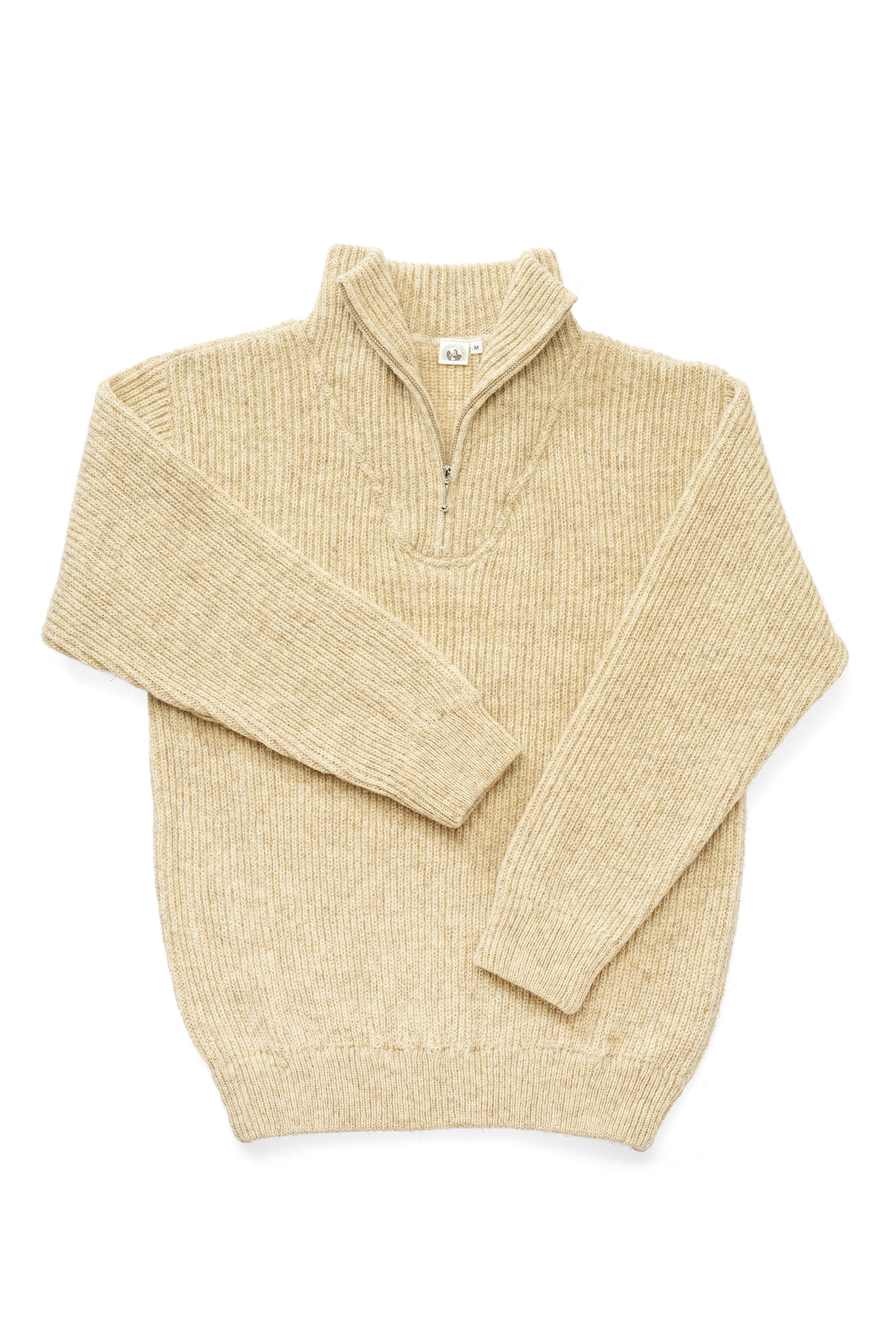 beiger Finkhof Troyer aus bio Wolle (kbT) vom Coburger Fuchsschaf, Freisteller