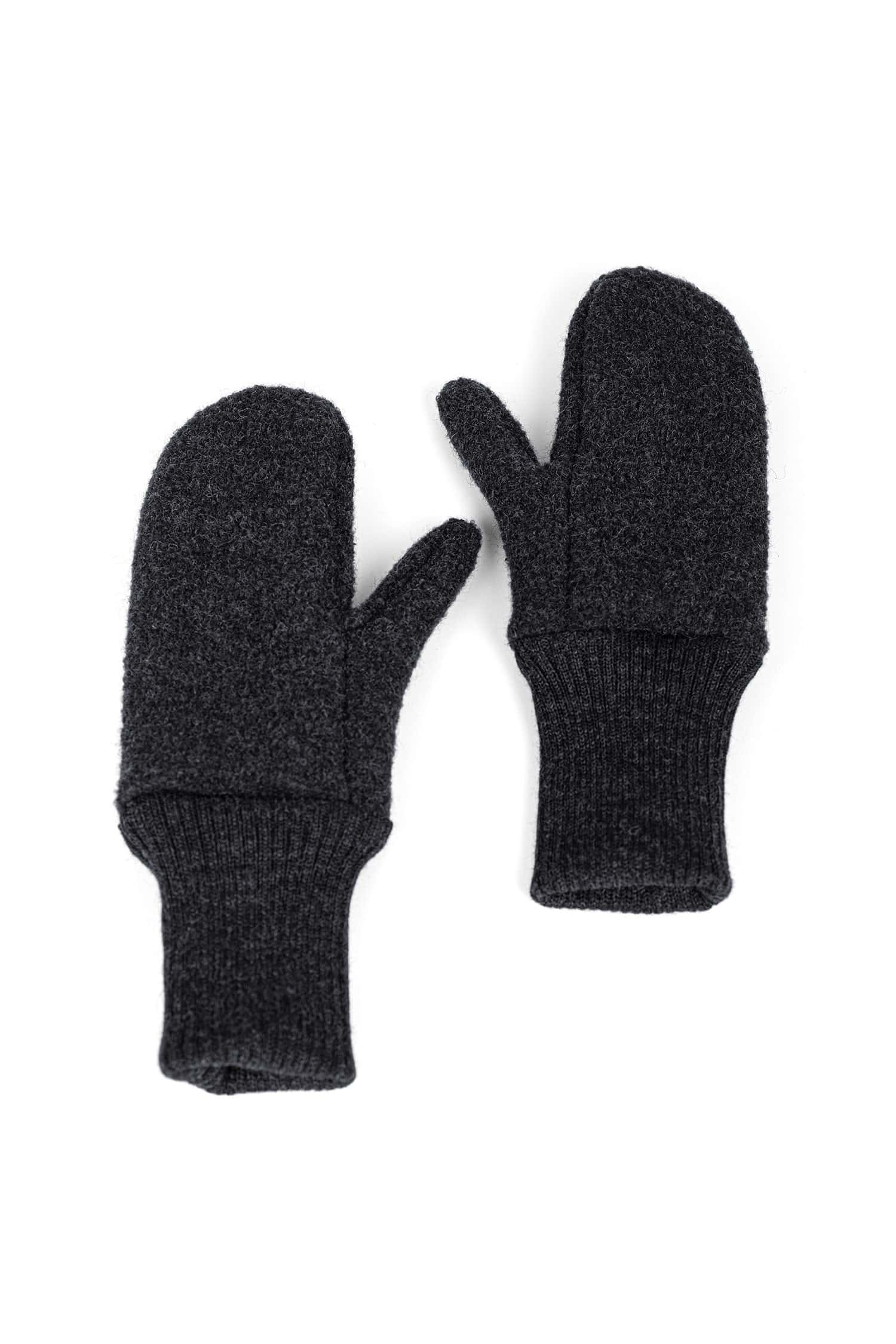 anthrazite Walkfäustlinge aus Bio-Wolle vom Finkhof, Freisteller