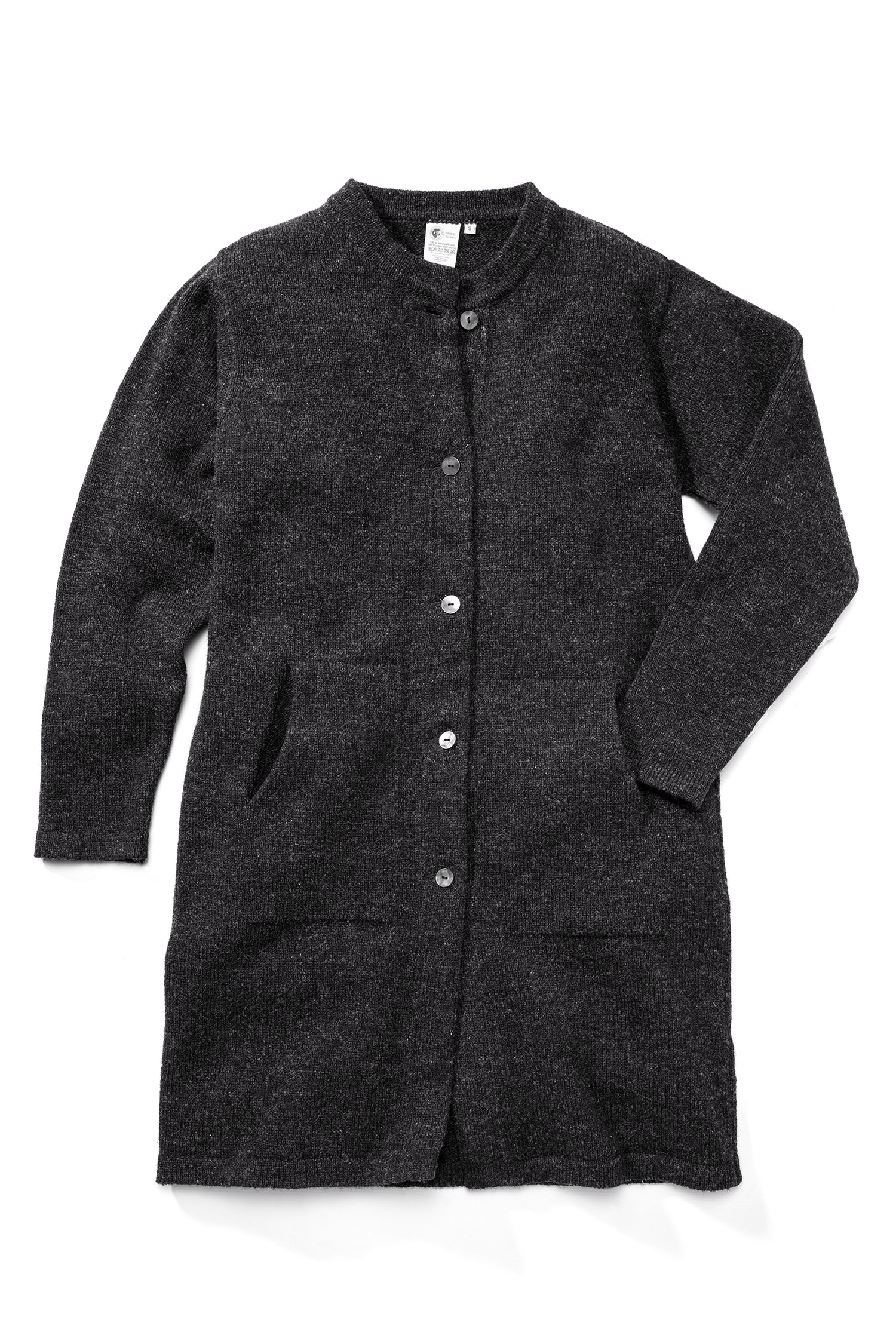 anthrazitgrauer Finkhof Strickmantel aus bio Wolle (kbT) vom Finkhof, Freisteller